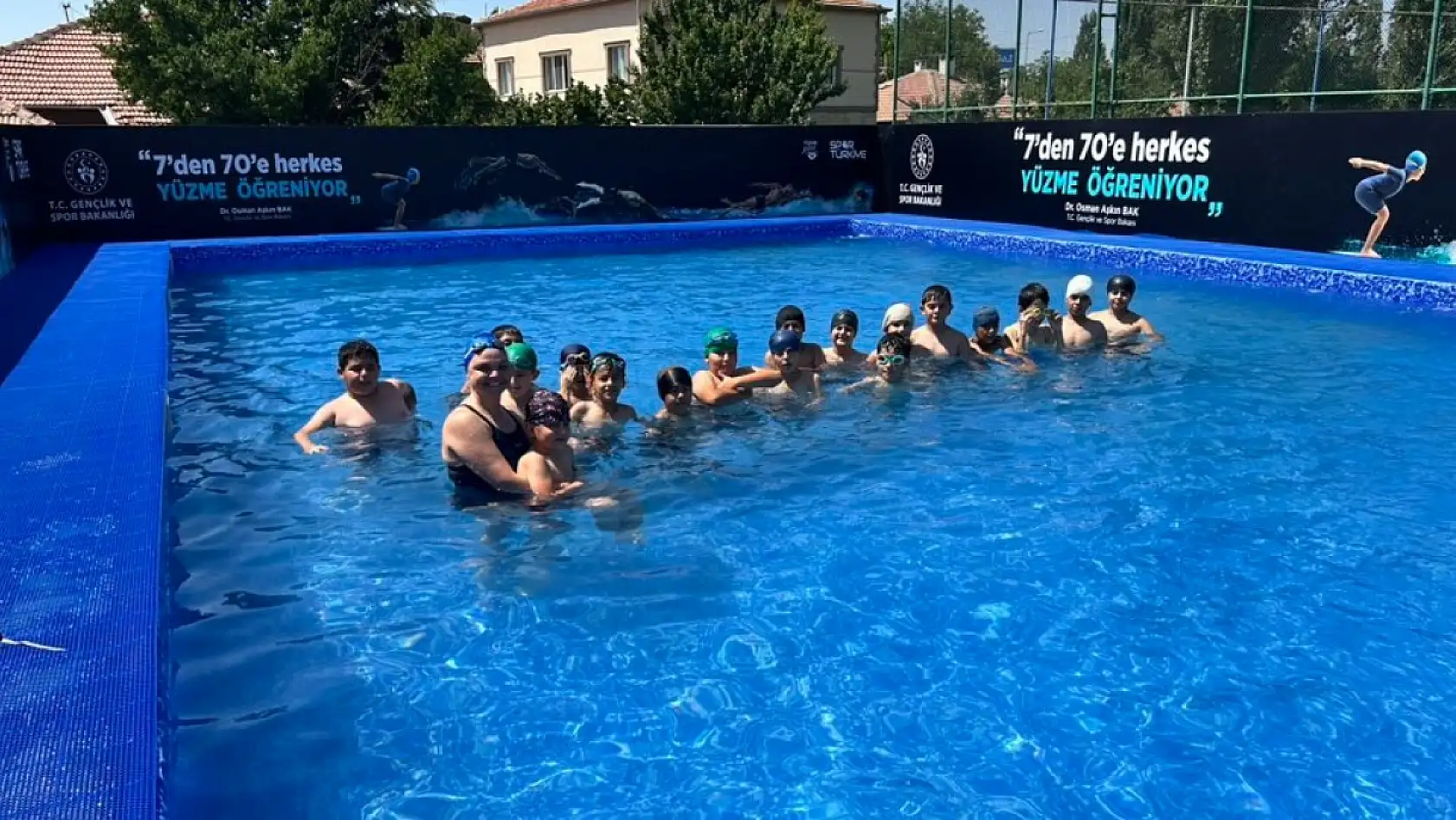 Kayseri'ye yüzme havuzu! Bakanlık yaptı, kapılar açıldı