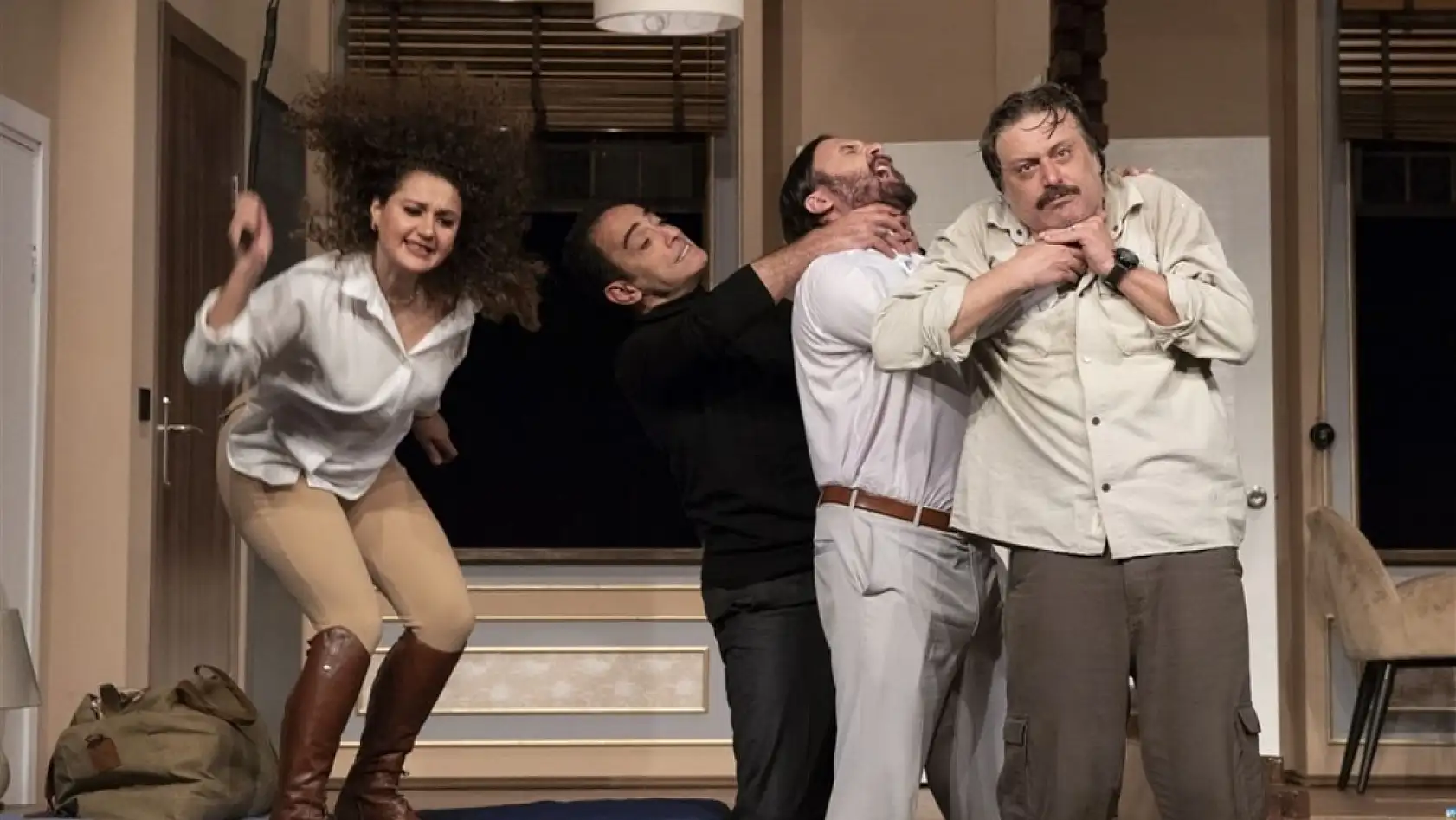 Kayseri'de tiyatro fırtınası başlıyor: ''Münasebetsiz'' geliyor