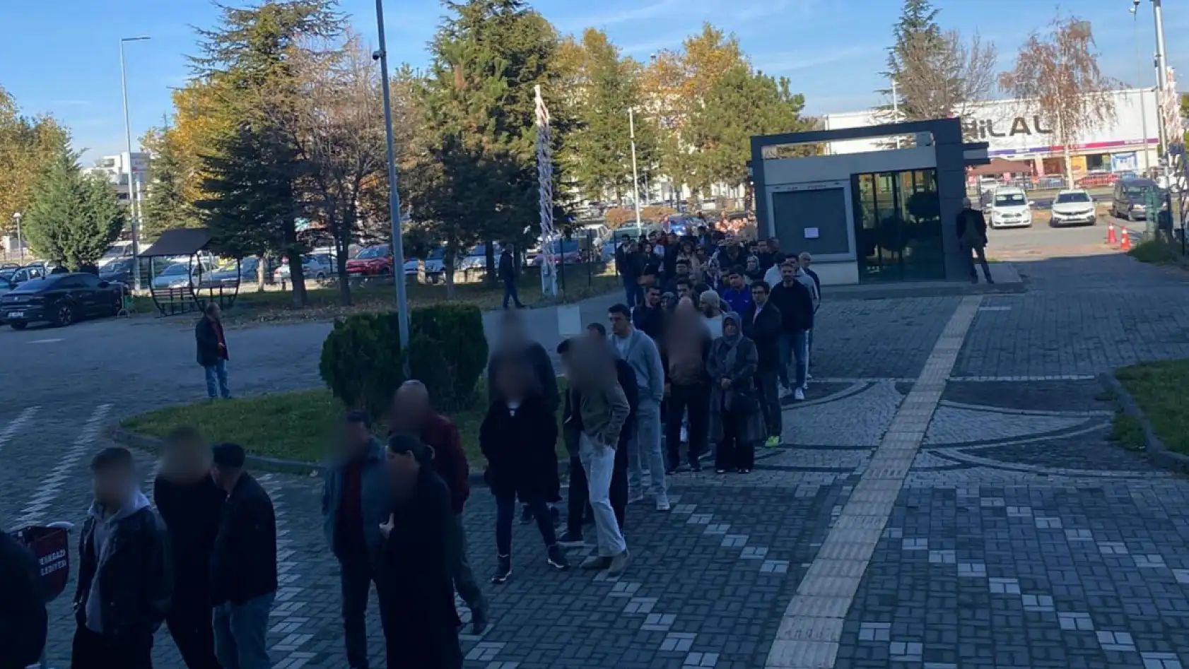 Kayseri'de 24 firma 500 kişi alacak: Yüzlerce kişi kuyruk oldu sıra yollara taştı!