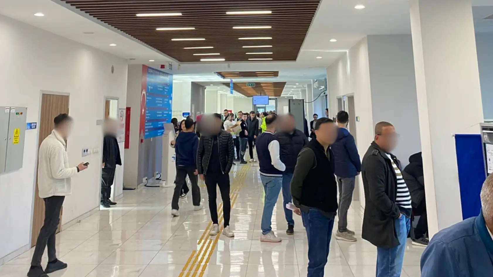 Kayseri'de 24 firma 500 kişi alacak: Yüzlerce kişi kuyruk oldu sıra yollara taştı!