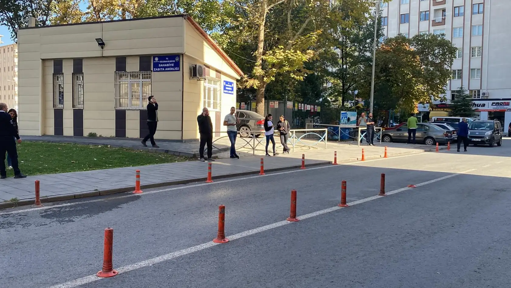 Depremi hisseden Kayserililer sokağa döküldü!