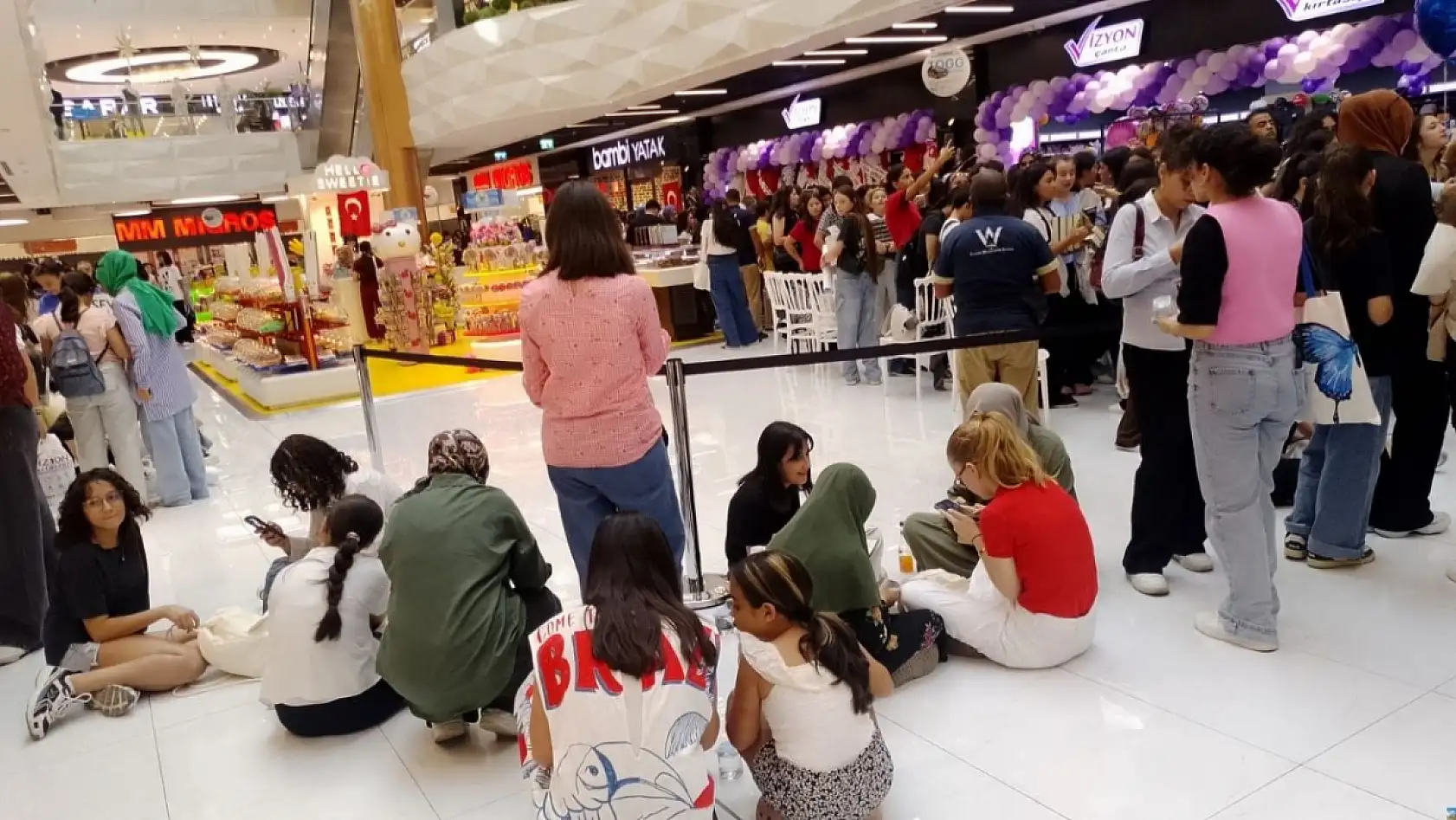 Kayseri'de izdiham: Saatlerce kuyrukta beklediler!