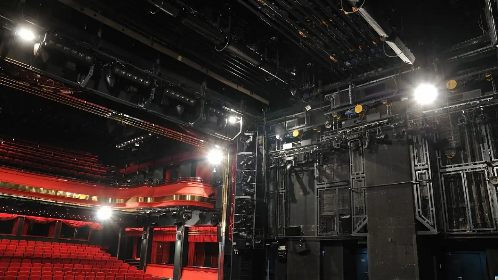 Kayseri Devlet Tiyatrosu'nda yeni sezon başlıyor! Oyunlar, ücretler ve sürpriz detaylar...