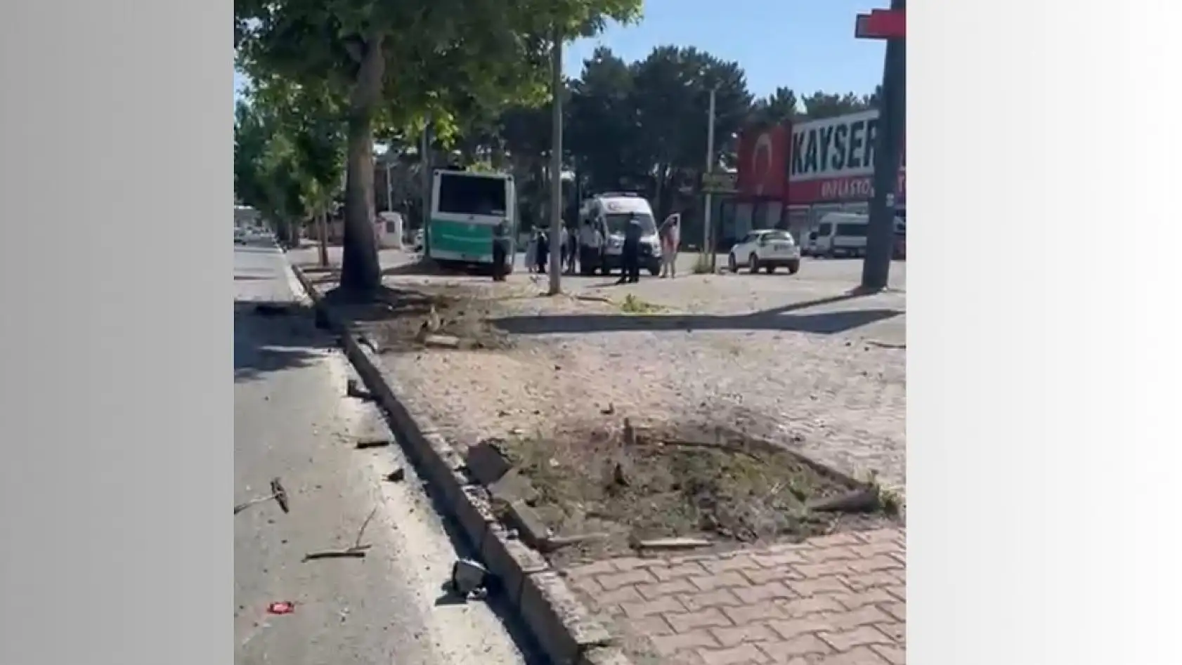Kayseri'de kavşakta can pazarı: İtfaiye ile otobüs çarpıştı!