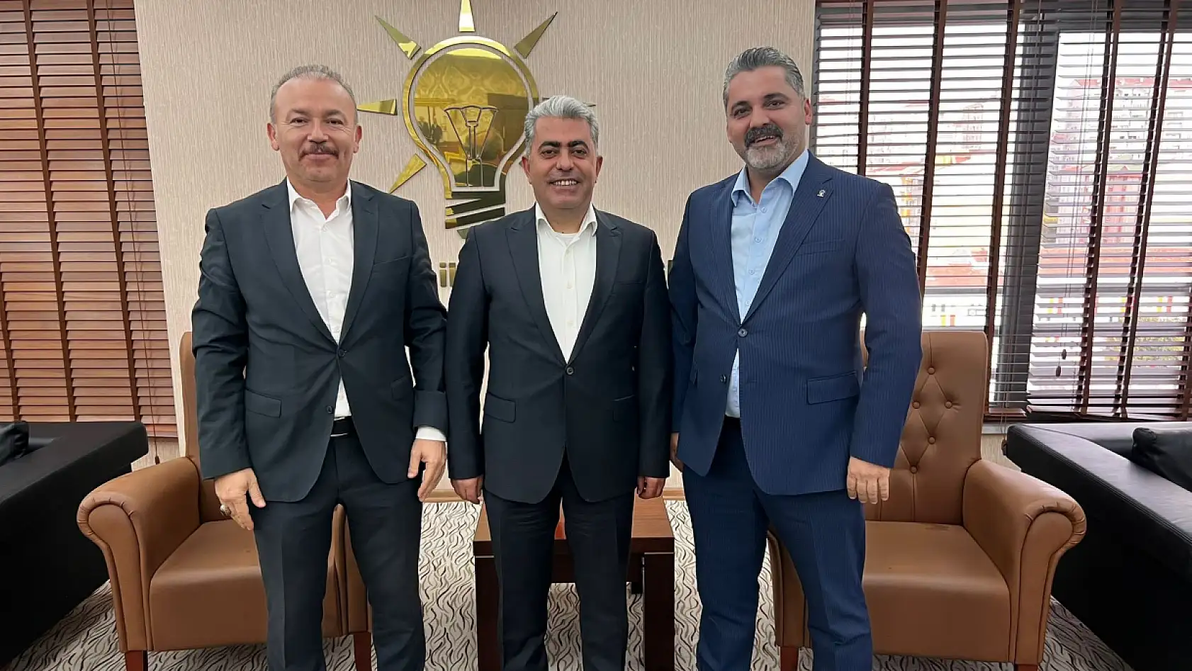 AK Parti Kayseri'de dikkat çeken değişiklikler! Bir bir görevden alınıyorlar!