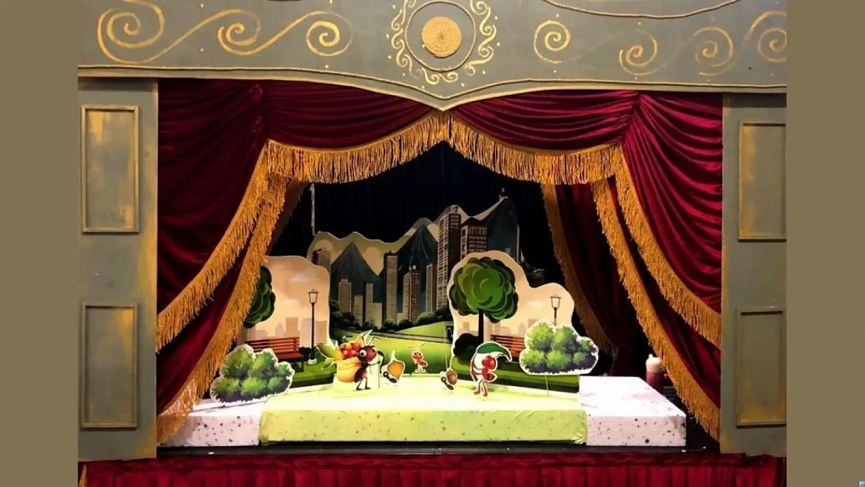 Kayseri Devlet Tiyatrosu'nda yeni sezon başlıyor! Oyunlar, ücretler ve sürpriz detaylar...