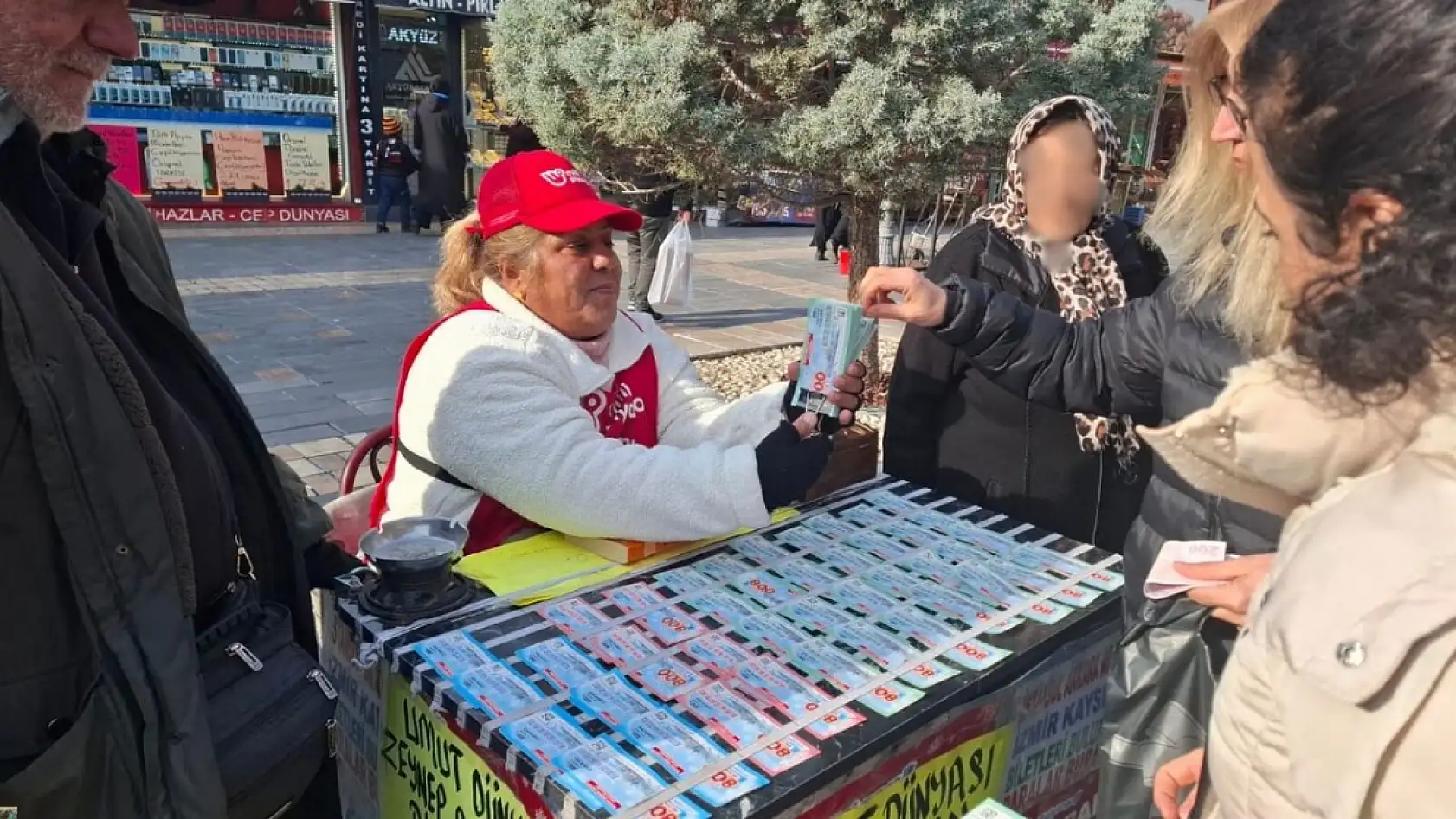 Kayseri'de ihtimal kuyruğu: 15 dakikada 50 adet!