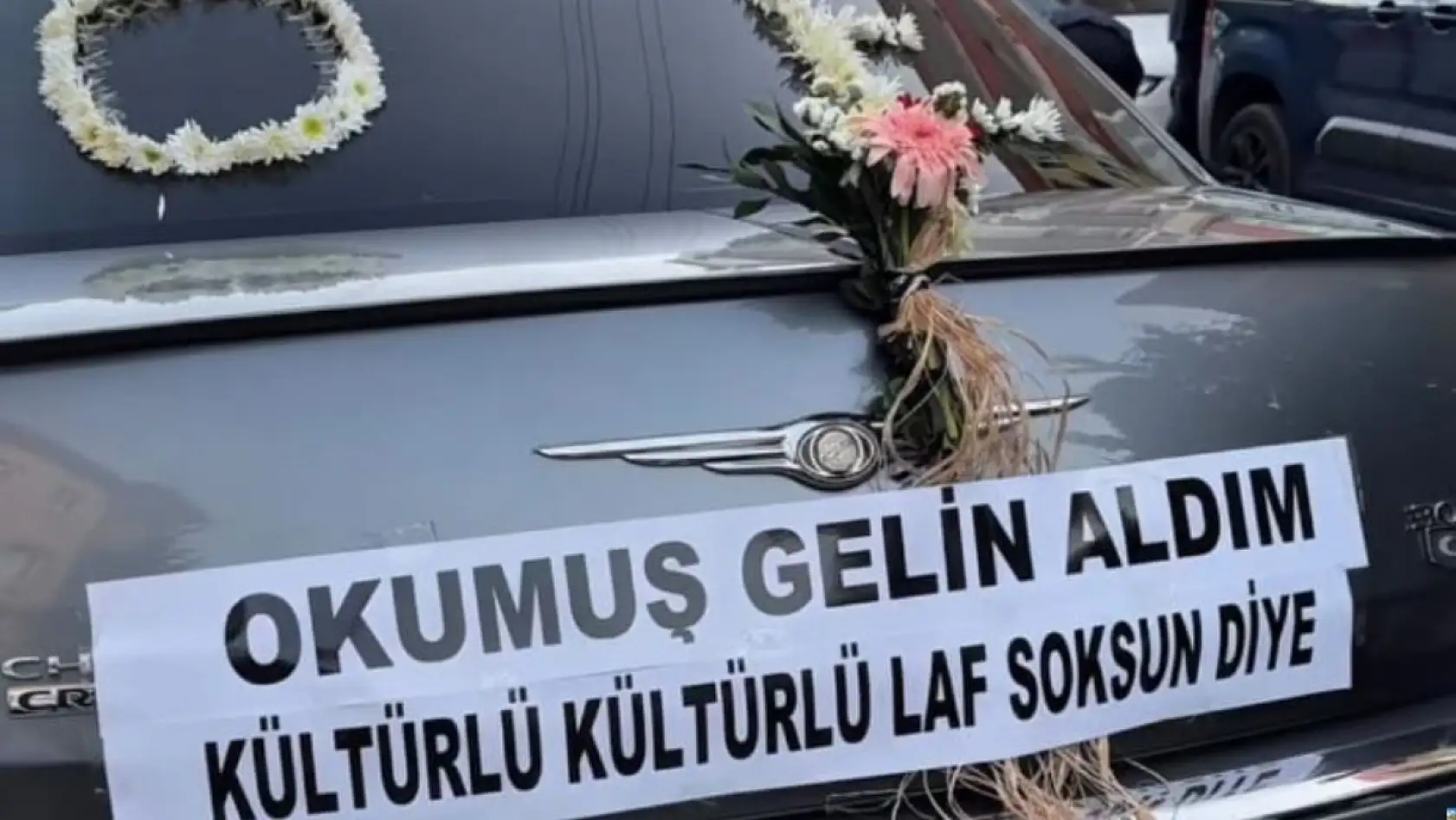 Develi'de düğün araçlarındaki yazılar gülmekten kırdı geçirdi!