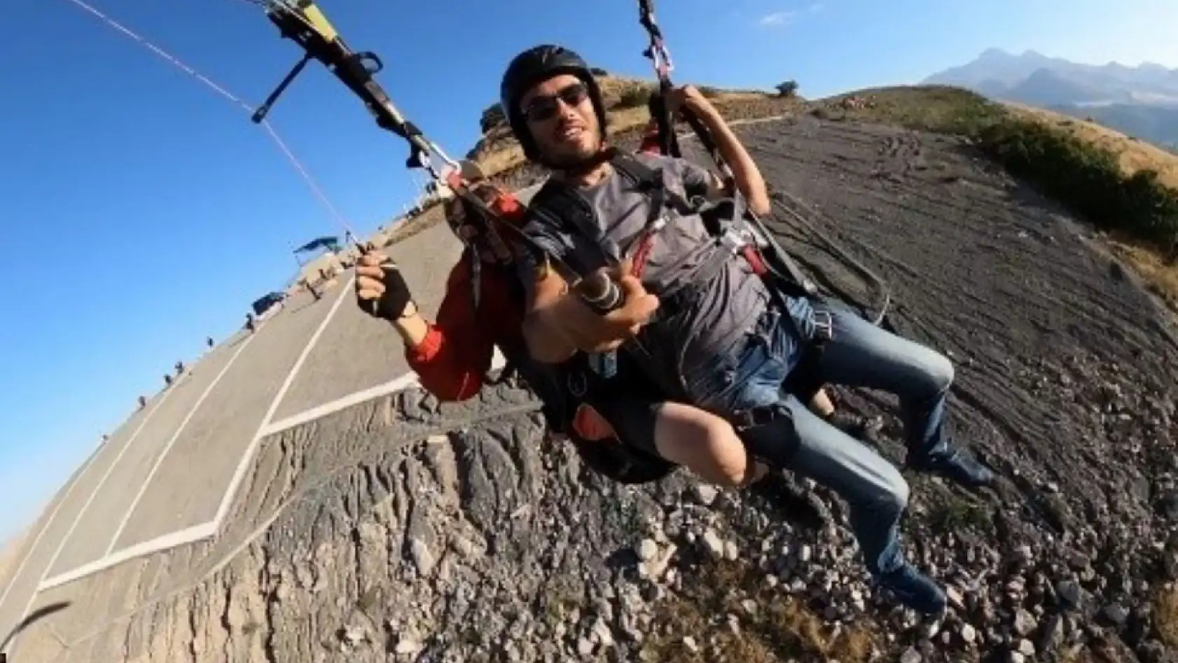 Kayseri'de gökyüzünde korku dolu anlar! Paraşüt ipi düğümlendi, pilot facianın önüne geçti