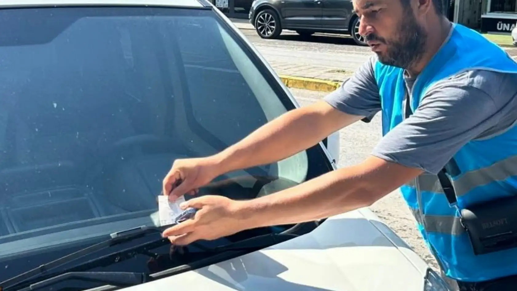 O caddede yeni dönem! Ücretsiz park sona erdi, işte fiyatlar