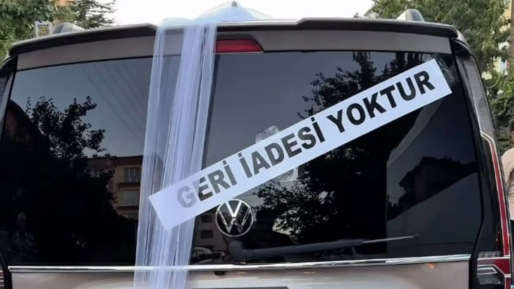 Develi'de düğün araçlarındaki yazılar gülmekten kırdı geçirdi!