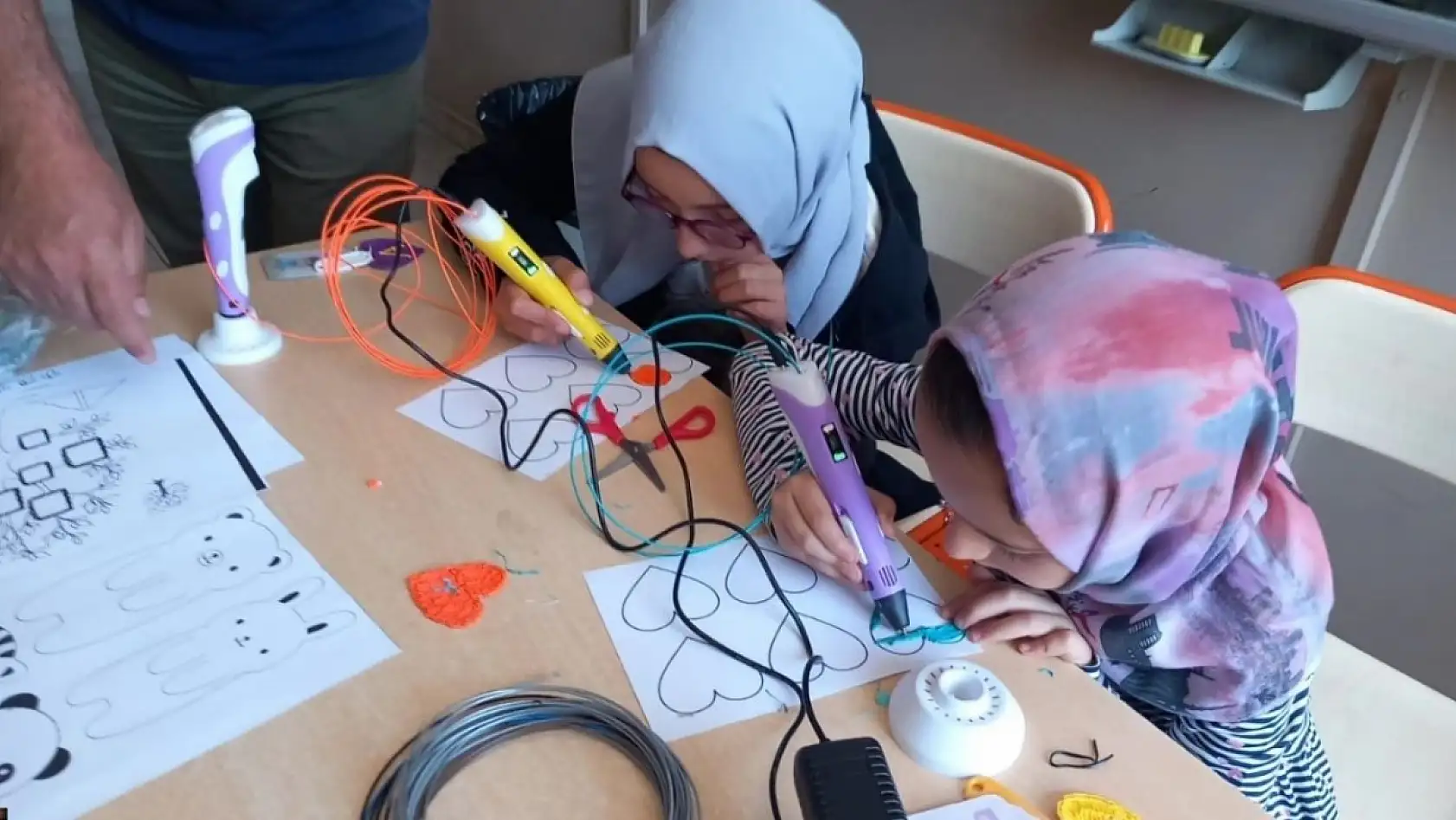 Develi'de binlerce çocuk hem öğreniyor hem eğleniyor