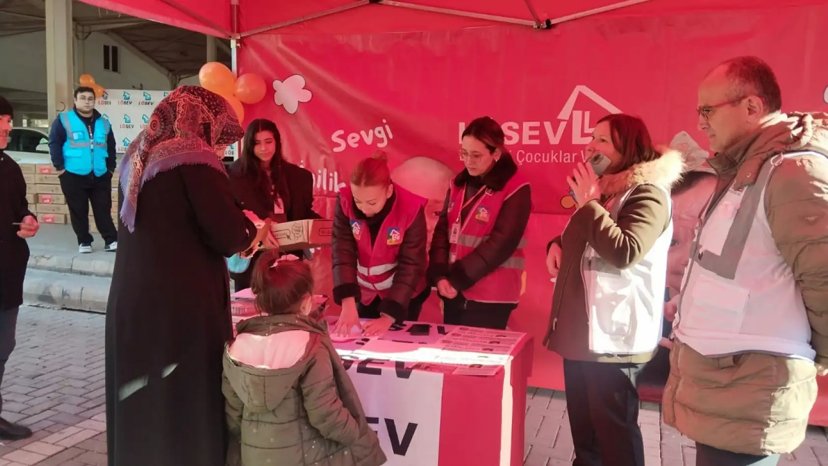 Kayseri'de kanser hastalarına moral olan dağıtım