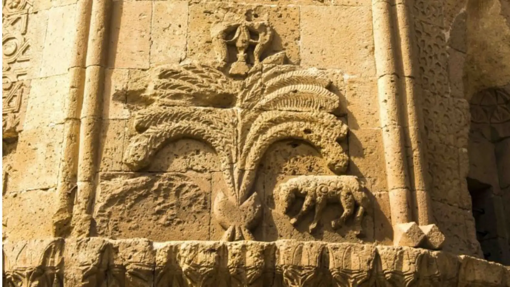 Cıngı'dan şaşırtan detay: Döner Kümbet'in motifleri gizli bir mesaj mı taşıyor?