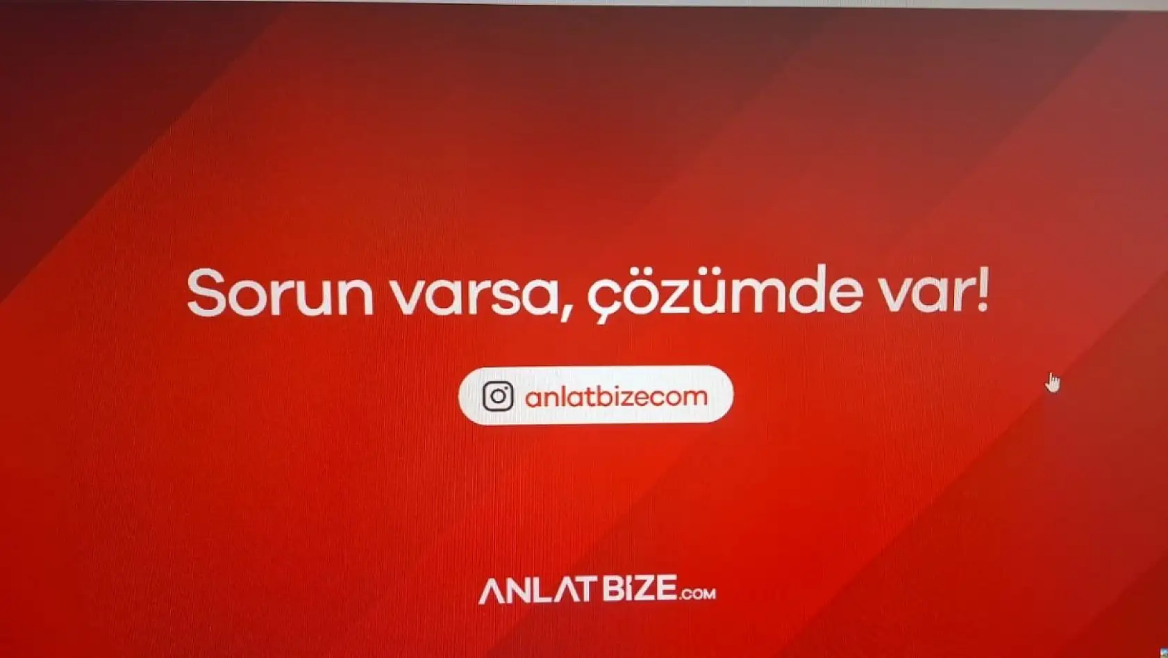 Cumhuriyet Meydanı'nda gizemli cam kabin!