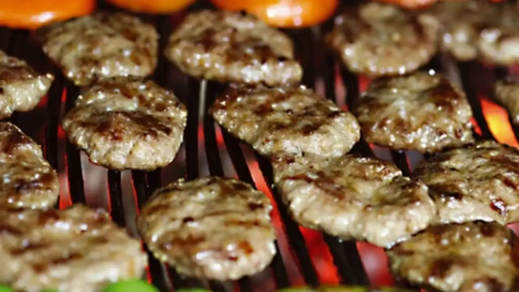 Fatih Altaylı ürünlerinde domuz eti çıkan köfteciyi açık etti!