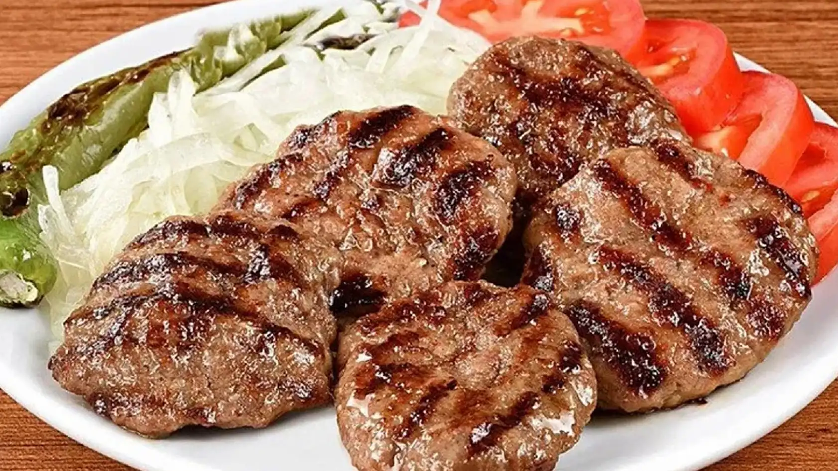 Fatih Altaylı ürünlerinde domuz eti çıkan köfteciyi açık etti!