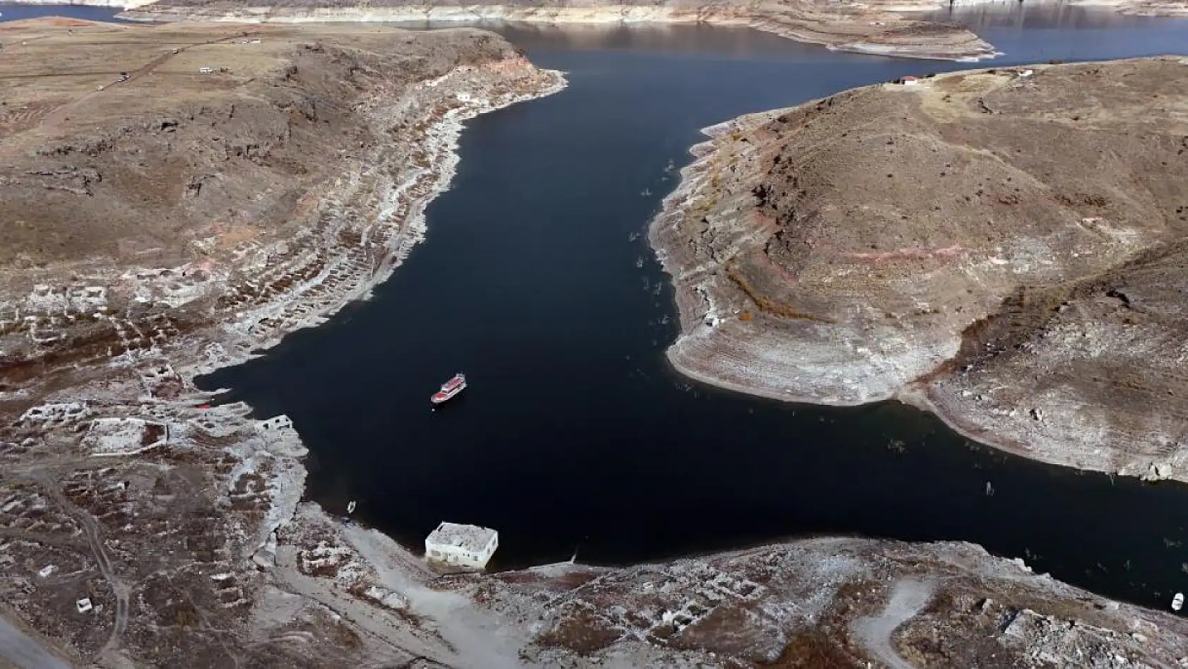Kayseri'nin o köyü bir gecede sular altında kaldı – Apar topar tahliye edildiler!