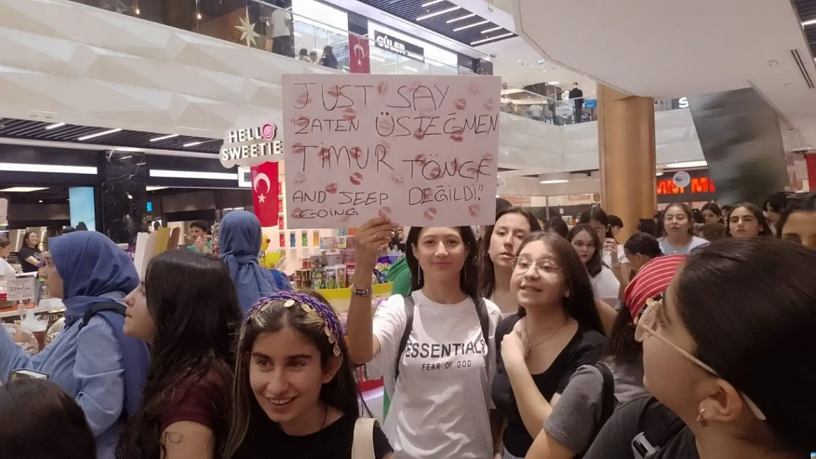 Kayseri'de izdiham: Saatlerce kuyrukta beklediler!