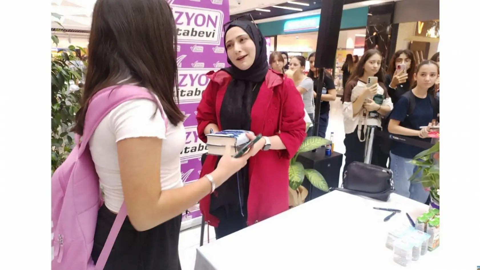 Kayseri'de izdiham: Saatlerce kuyrukta beklediler!