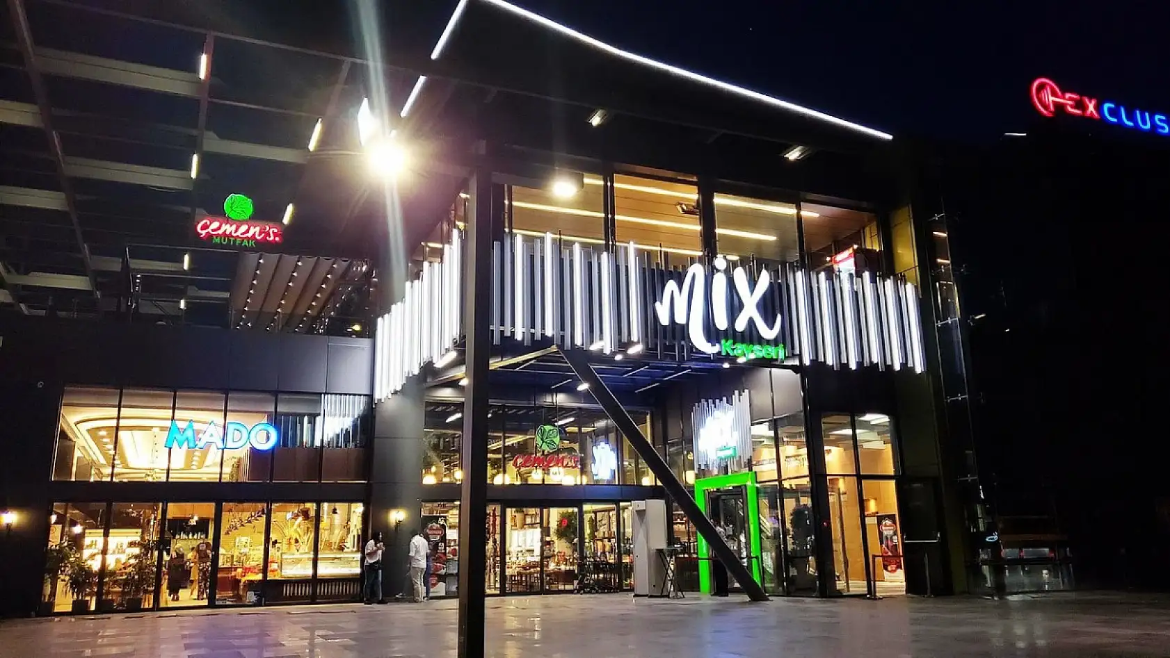 Kayseri'nin ünlü AVM'sinde esnaf dükkân kapatıyor!