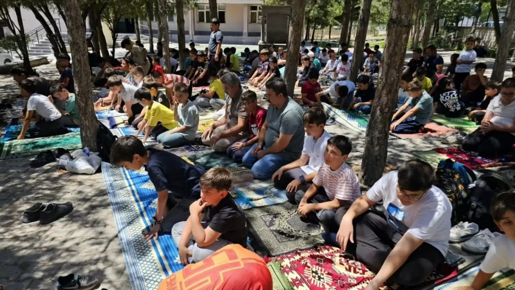 Develi'de binlerce çocuk hem öğreniyor hem eğleniyor