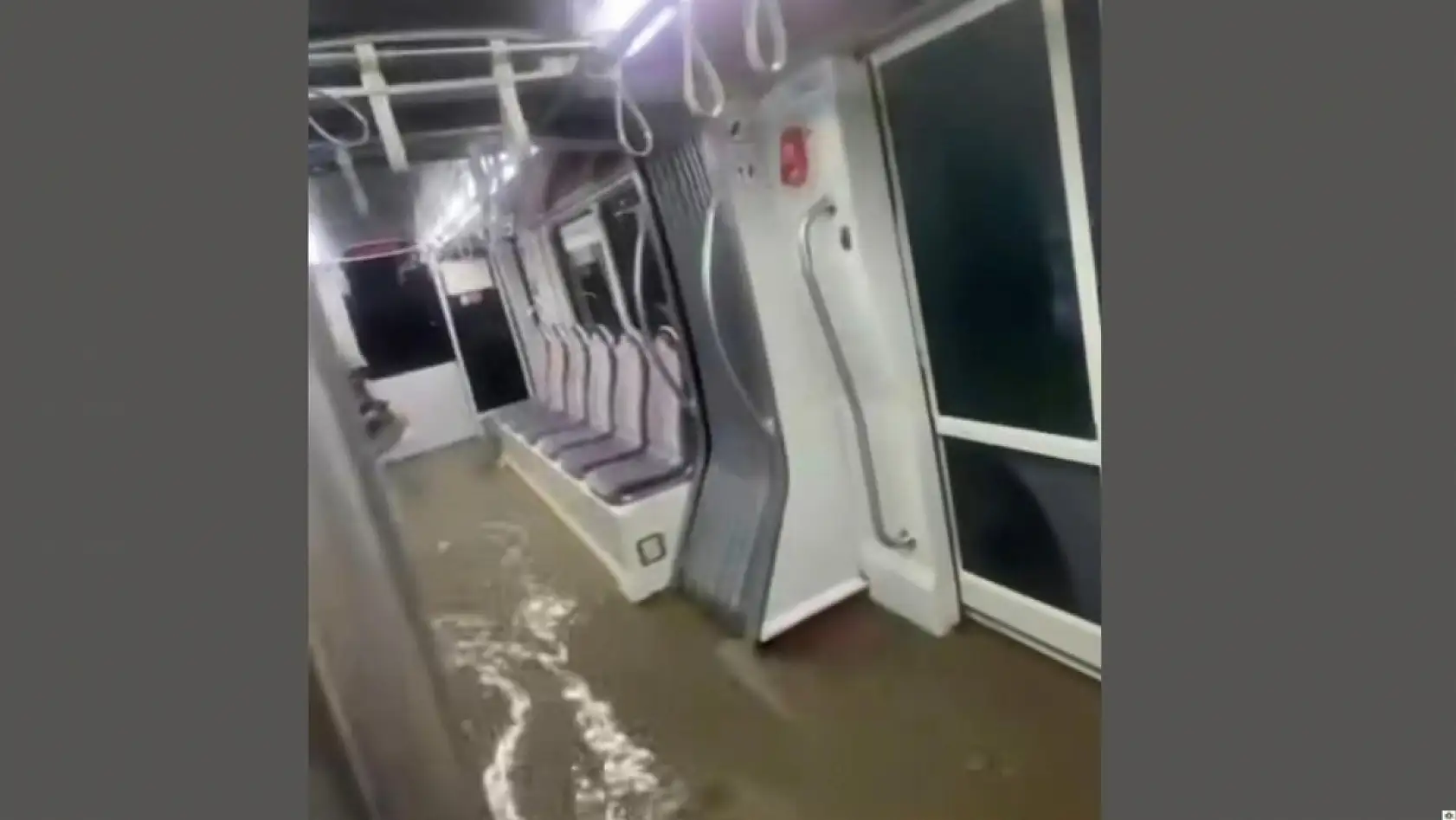 Kayseri'ye 5 dakika yetti: Mizahla da harmanlanan o görüntüler!