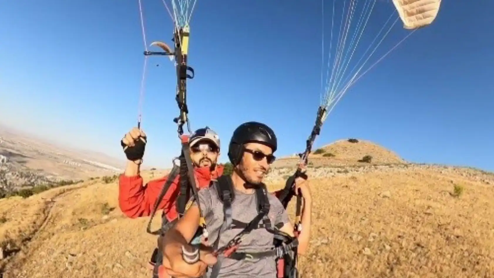 Kayseri'de gökyüzünde korku dolu anlar! Paraşüt ipi düğümlendi, pilot facianın önüne geçti