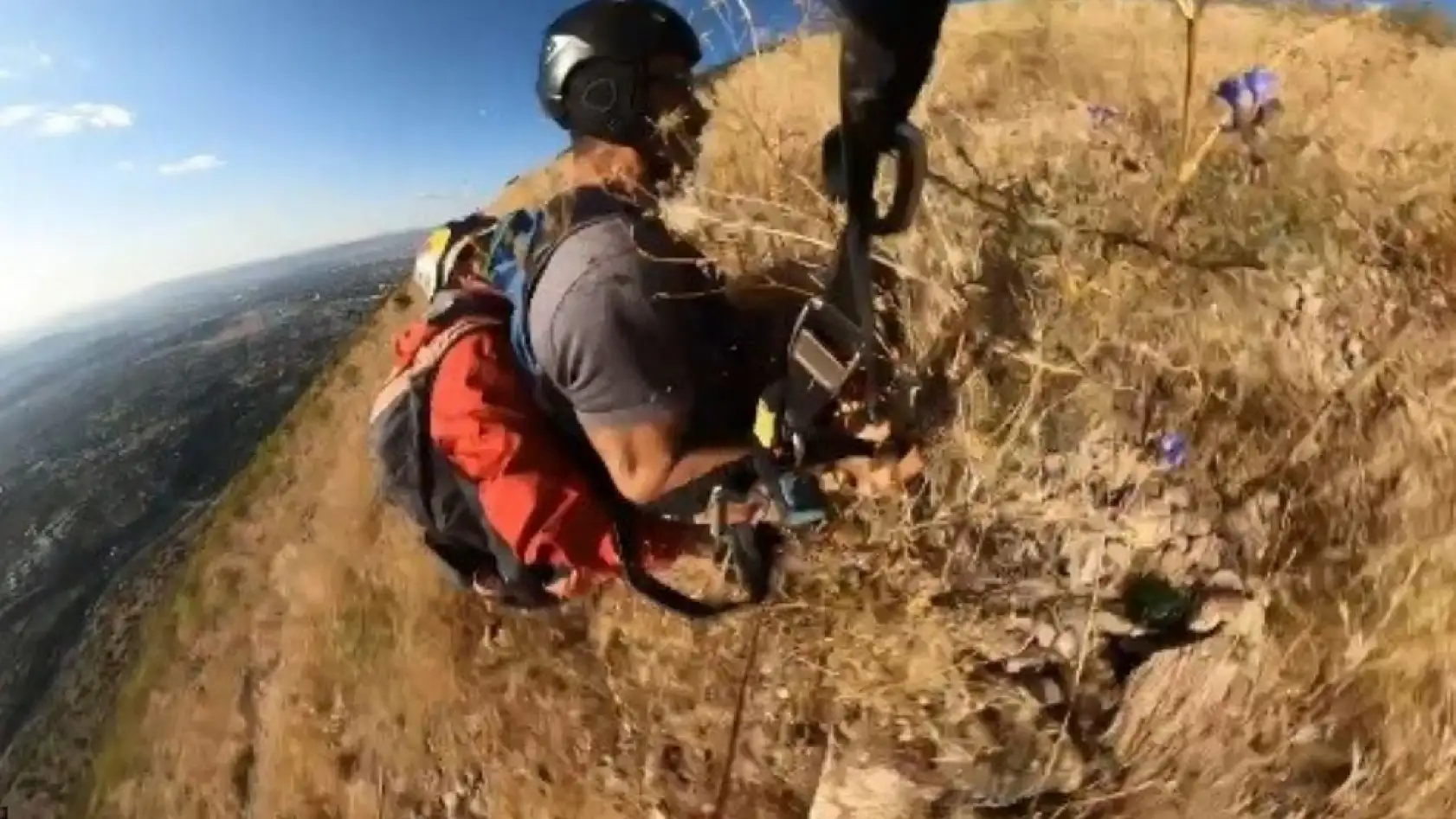 Kayseri'de gökyüzünde korku dolu anlar! Paraşüt ipi düğümlendi, pilot facianın önüne geçti