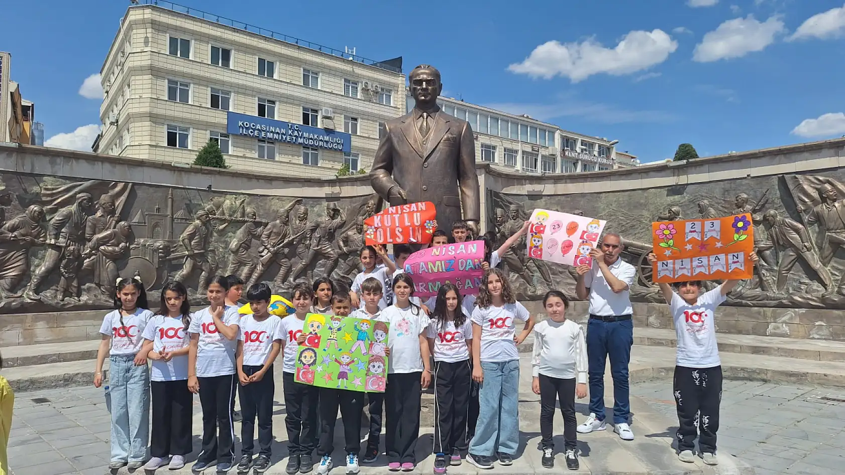 Cumhuriyet Meydanı'nda adeta geçit töreni: Minikler Kayseri'yi inletti!