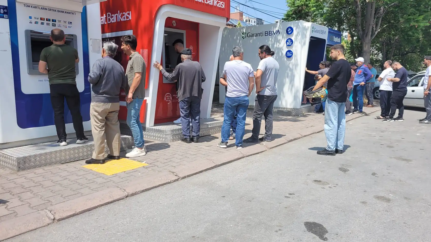 Kayseri tıklım tıklım… İşte bayram öncesi şehrin nabzını gösteren kareler!