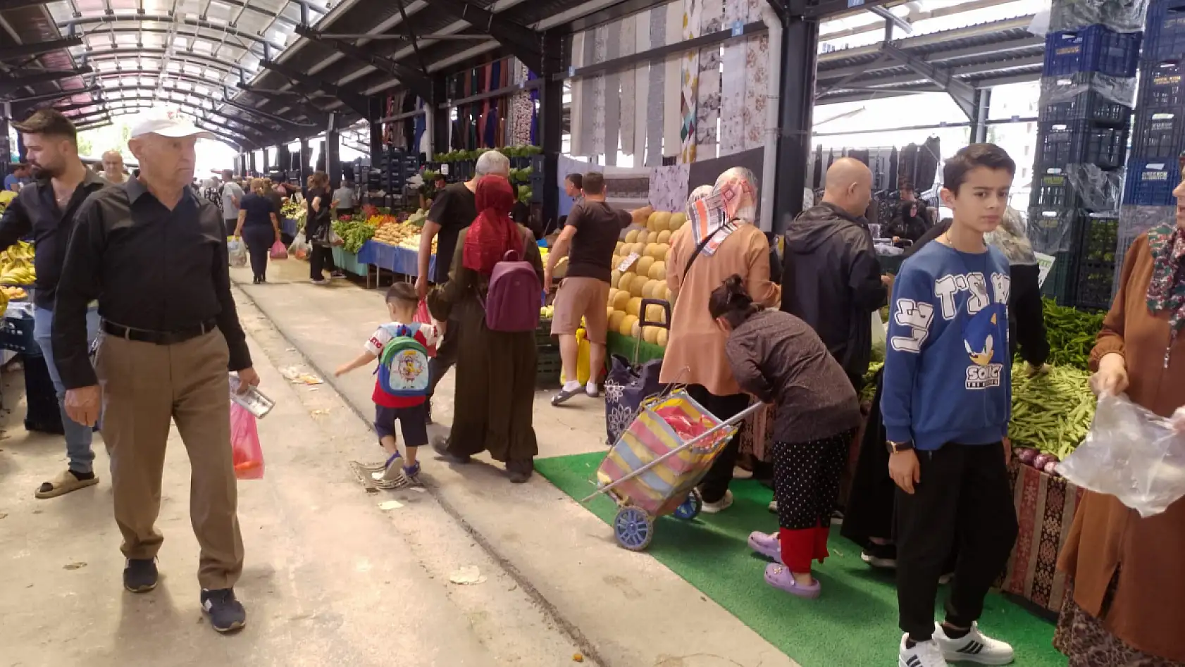 Hal'de fiyatlar uçtu: Hangi meyve 450 TL'ye dayandı, hangisi 6 TL'ye düştü?