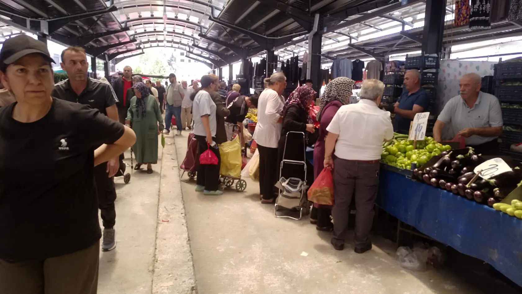 Kayseri'de kışlık telaşı fiyat duvarına çarptı: Semt pazarı el yakıyor!