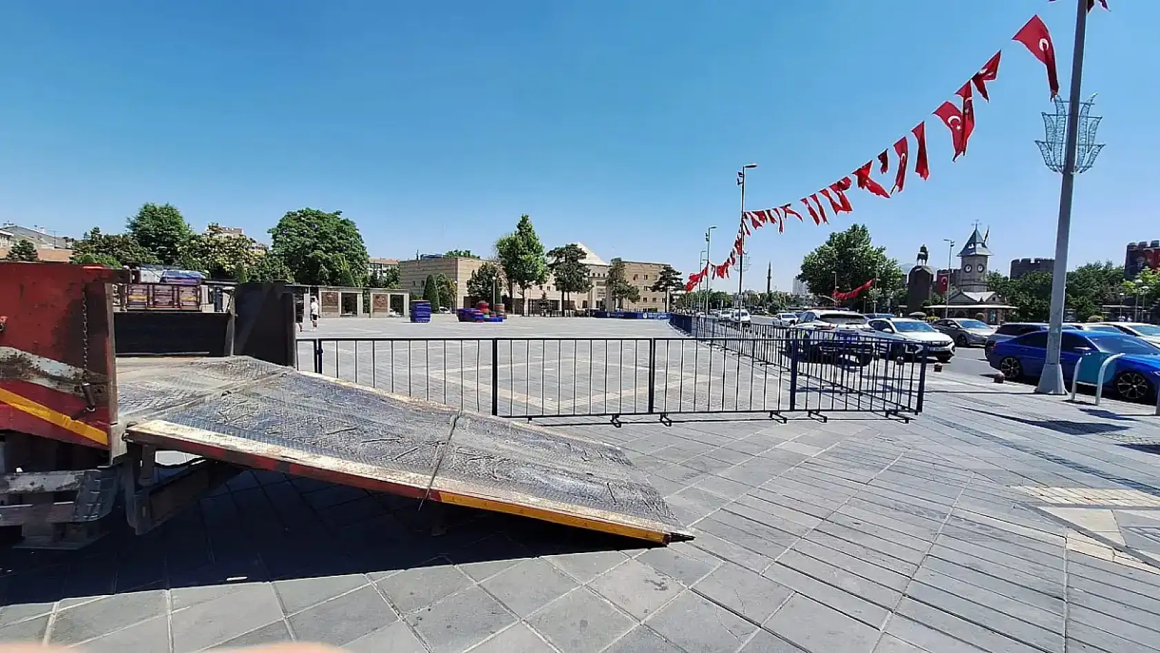 Kayseri kısa kısa: İstihdam, Samsunlu şirket, TOMTAŞ, Yıkım, Cumhuriyet Meydanı, Kayserispor...