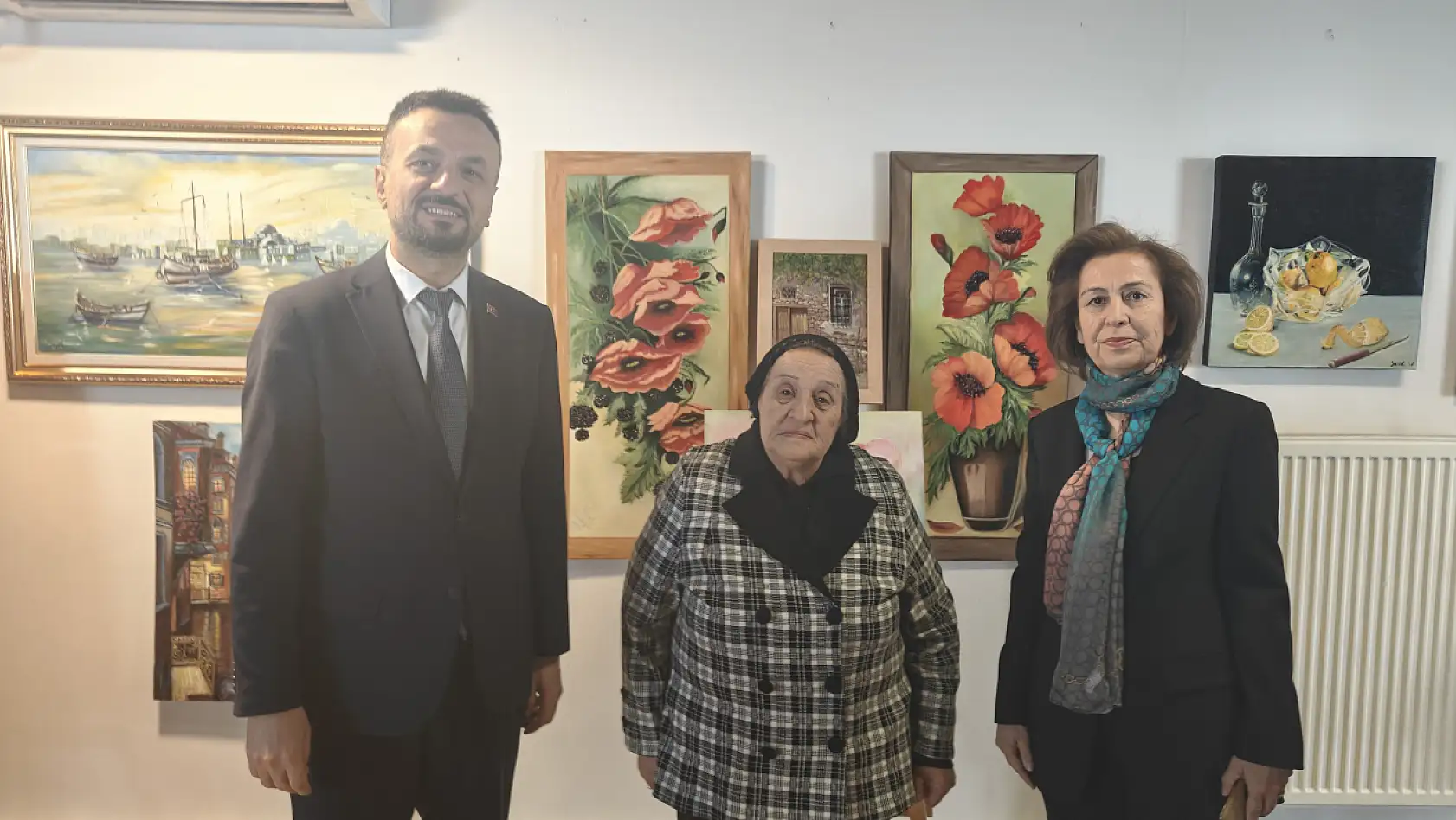 Kayseri'de 80 yaşındaki kadın 25 yıllık sanat sevgisini sürdürüyor