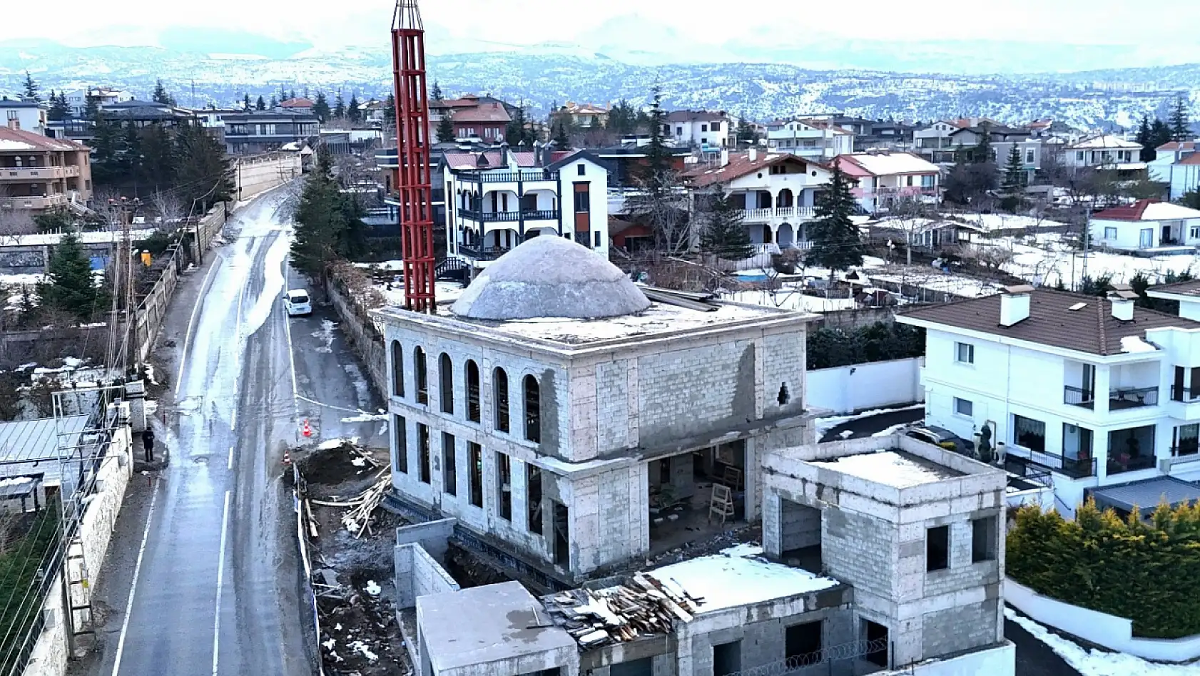 Becen'deki eski Aynalı Cami yeniden inşa ediliyor