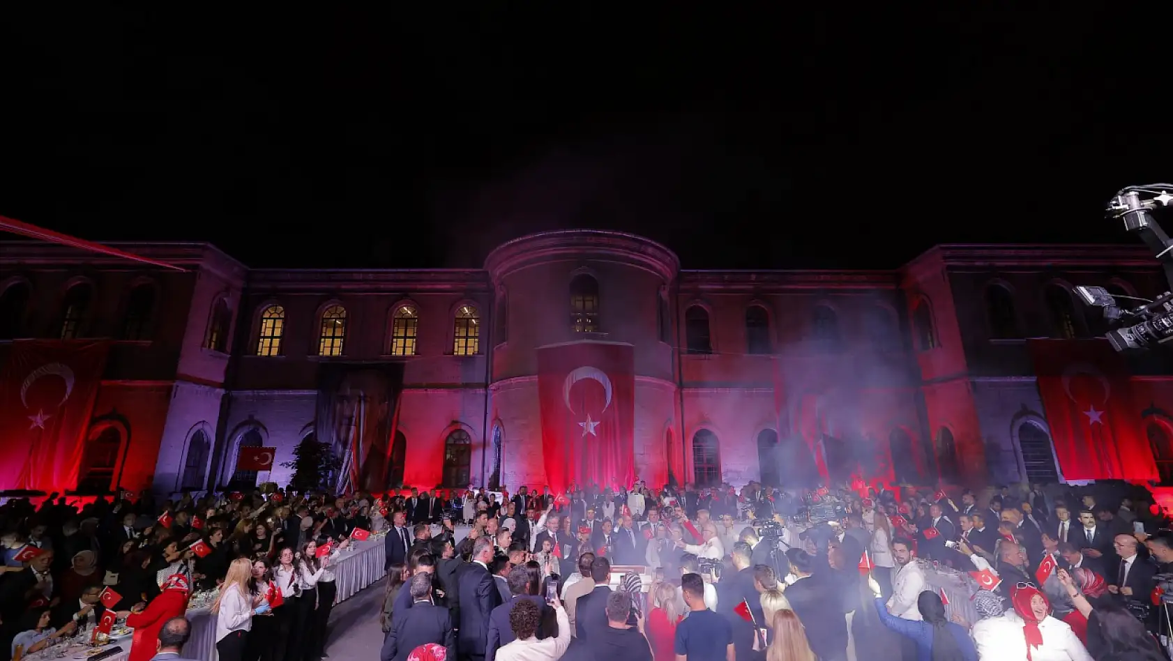Büyükkılıç çifti 30 Ağustos coşkusuna eşlik etti!