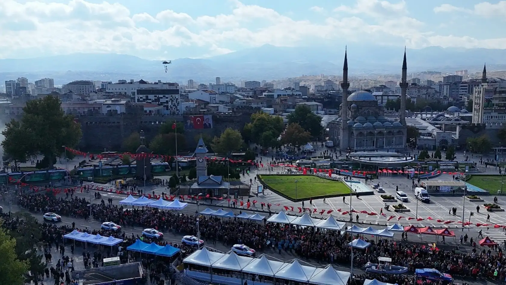 Kayseri'de 29 Ekim Cumhuriyet Bayramı coşkusu: Büyüleyen görüntüler!