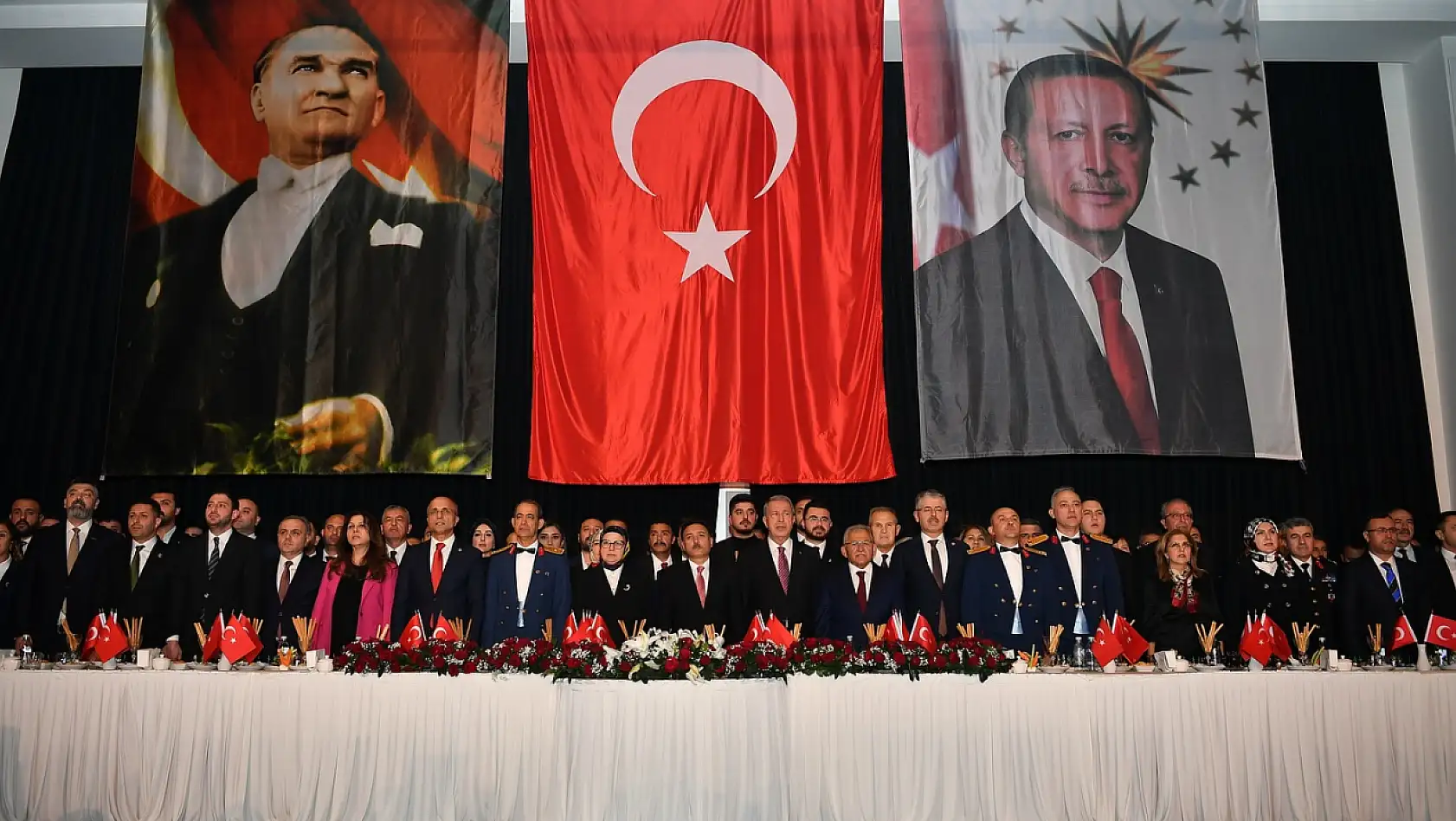 Kayseri'de Cumhuriyet coşkusu: Başkan Büyükkılıç resepsiyonda!