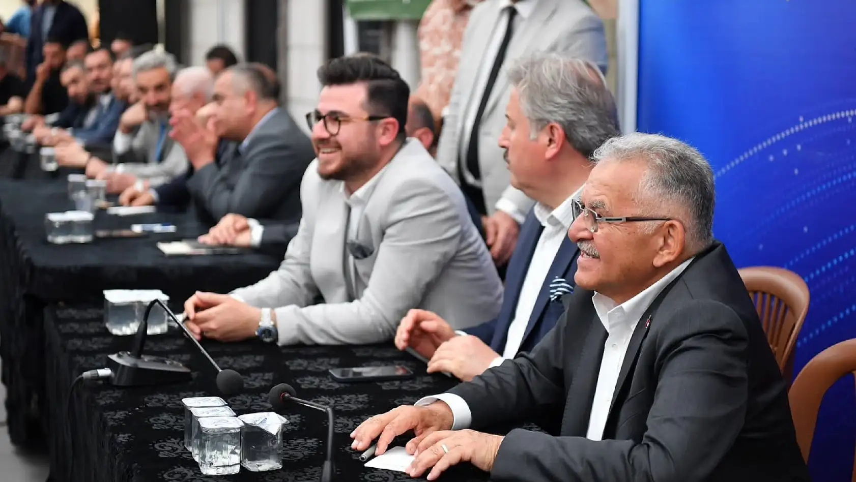 Kayseri'de herkesin konuştuğu buluşma! Vatandaş sordu, başkan cevapladı