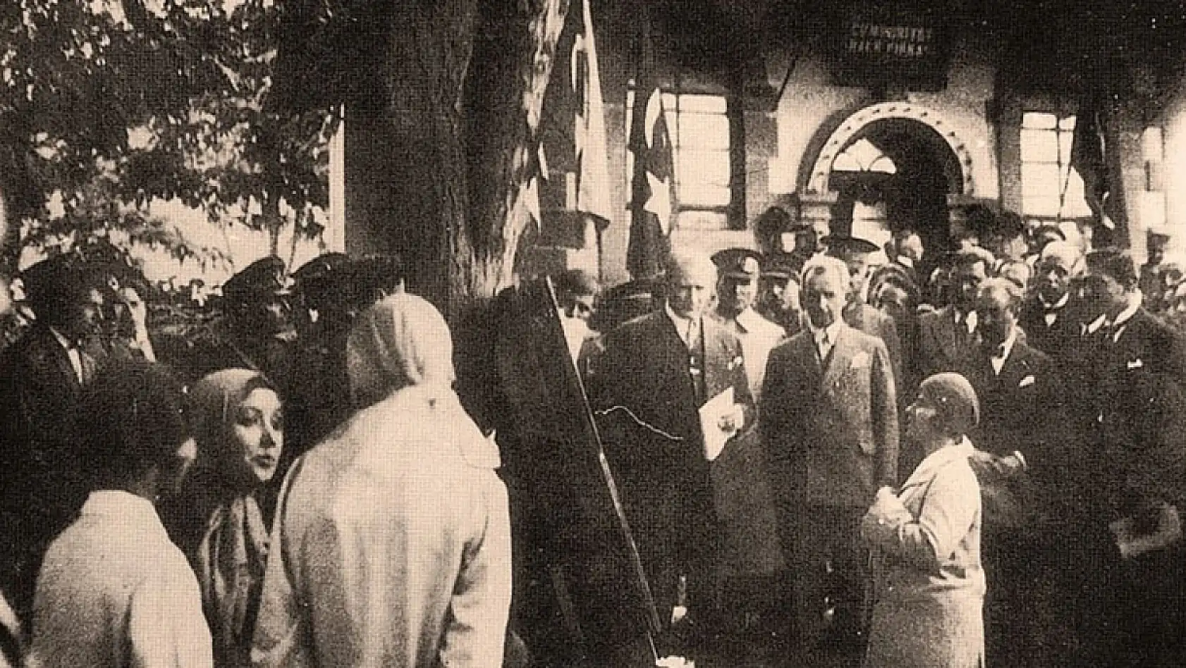 Kayseri'de büyük gün yarın - Herkes Cumhuriyet Meydanı'nda 105. yılı kutlayacak!