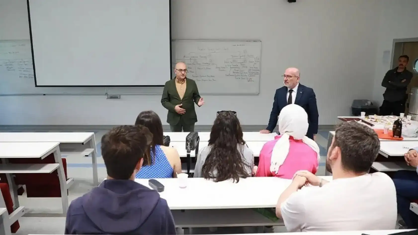 Kayseri'den kısa kısa - Dolandırıcılık, Siyasi deprem, Ahmet Çınar, Kayserispor..