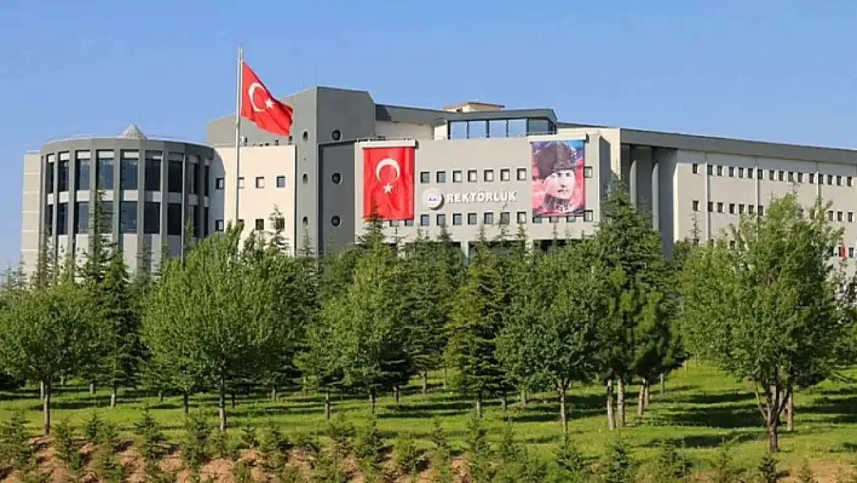 Kayseri'den 22 Nisan kısa kısa - Cam silerken yere düşen kadın, Hulusi Akar, ERÜ, Kayserispor...