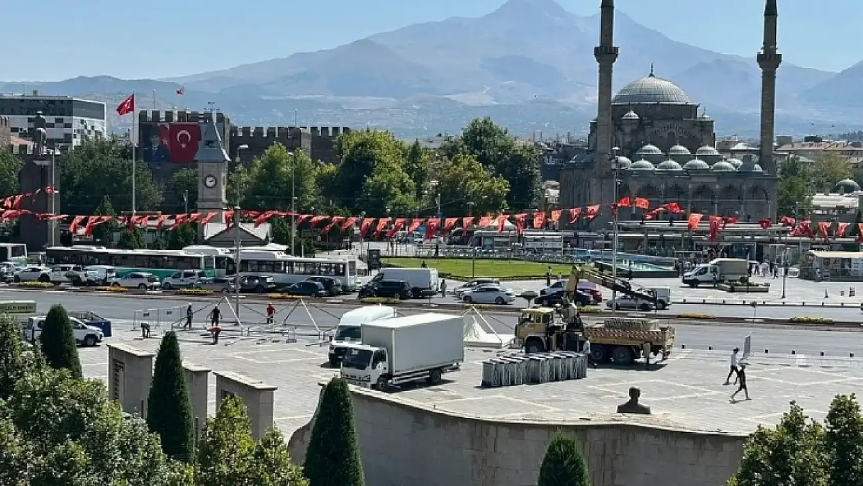 Kayseri kısa kısa: Üretici Zararı, Gökmen Çiçek, Esat Öztürk, İnşaat, Kayserispor..