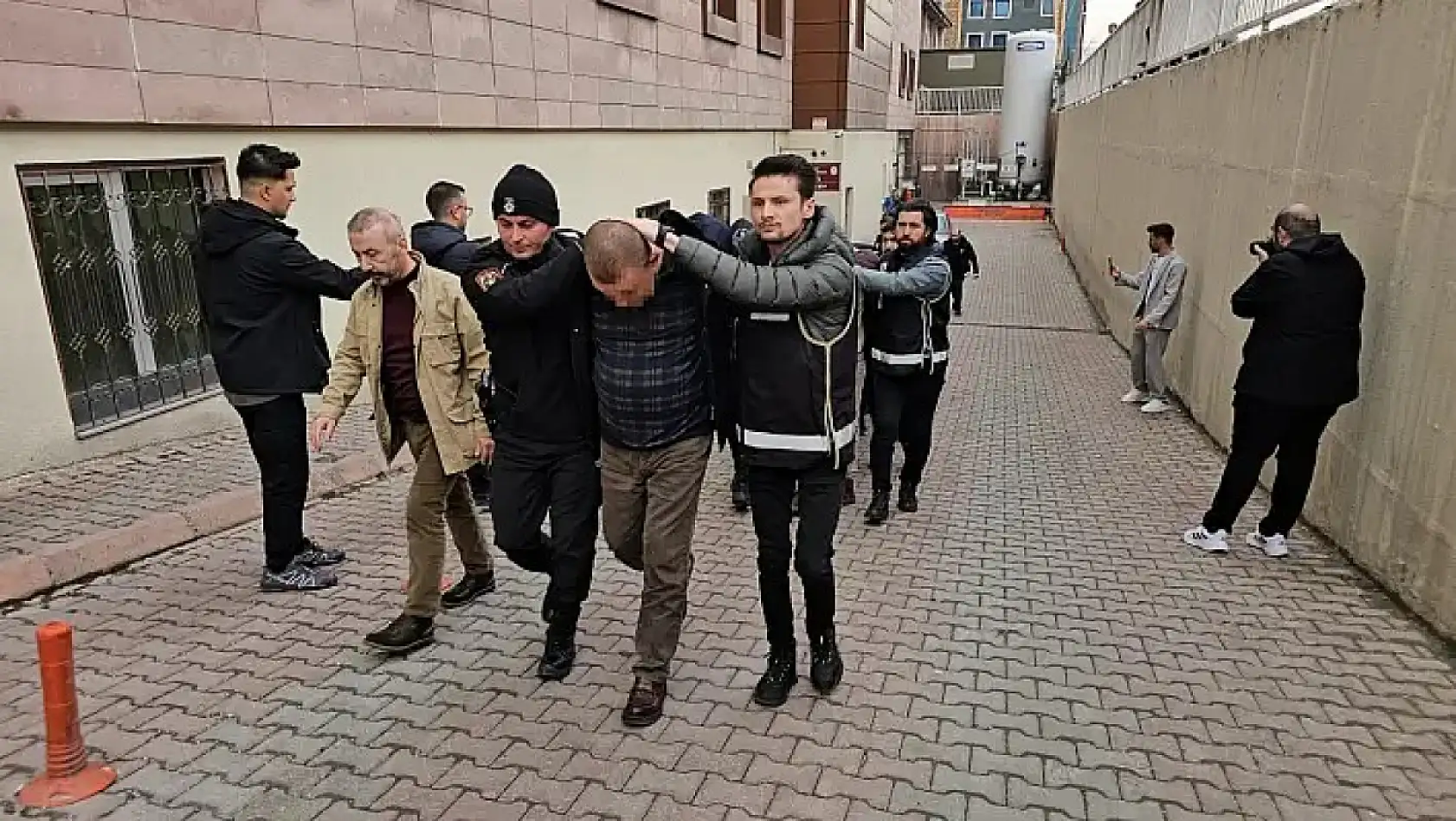 Kayseri'den Kısa Kısa: Operasyon, Vekil Cıngı, Niğde Karayolu, Heyelan, Kayserispor…