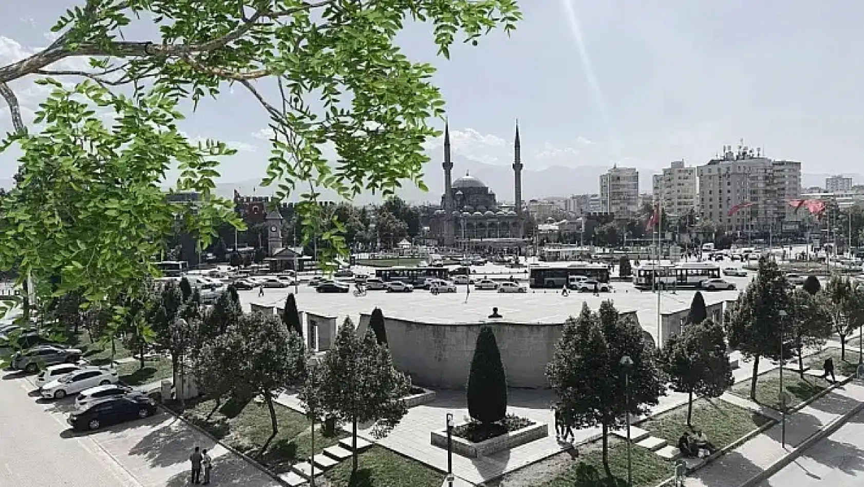 Kayseri'den kısa kısa: Yangın, Baki Ersoy, Otobüs seferleri, MÜSİAD...