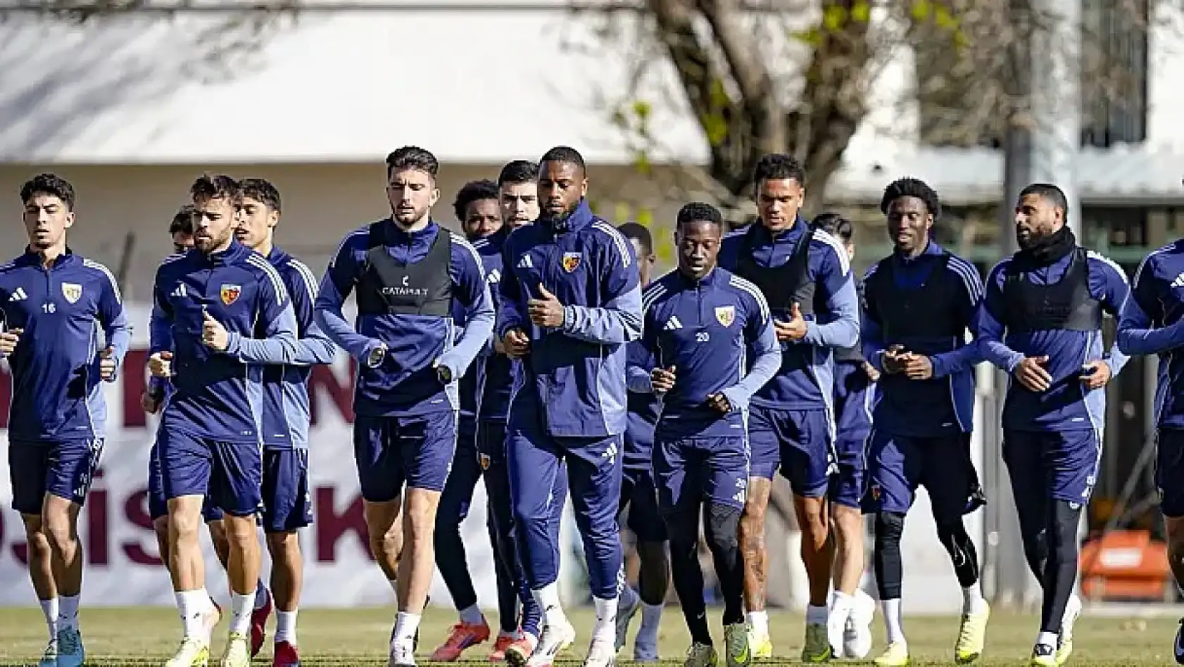 Kayseri'den kısa kısa: Bıçaklı yaralama, Miting, Millet Bahçesi, Katlı Kavşak, Kayserispor…