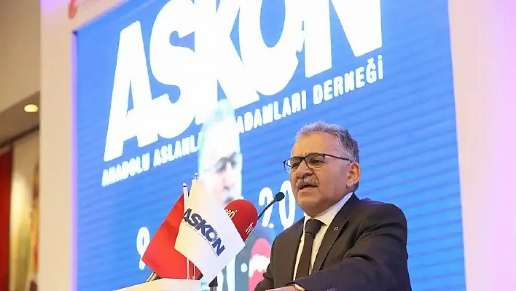 Kayseri kısa kısa: Kayseri olayları, MHP değişim, Ekmek zammı, Sefer krizi, Kayserispor...