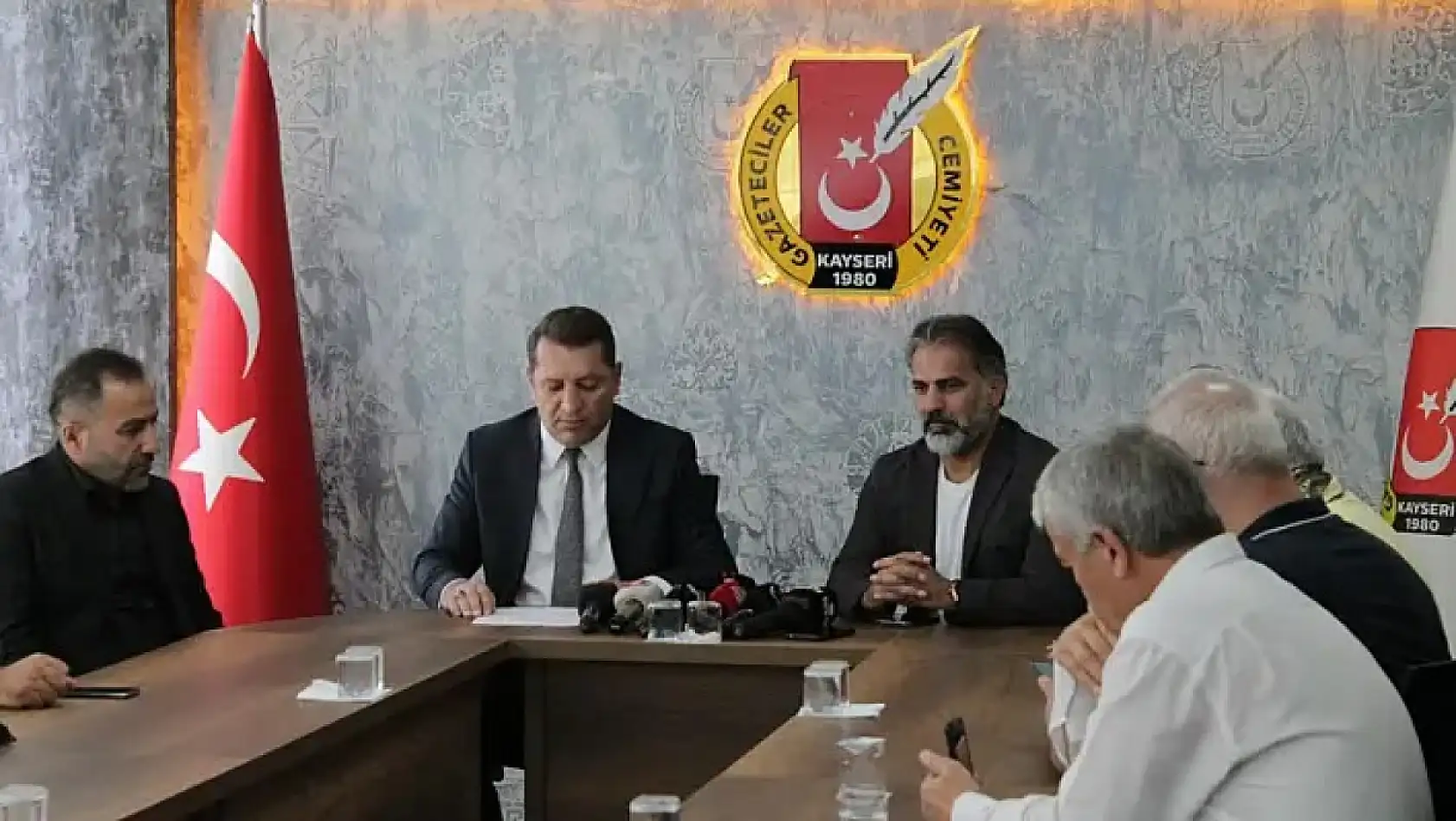 Kayseri kısa kısa: Köy muhtarı, Dev proje, Demiryolu hattı, Kayserispor...