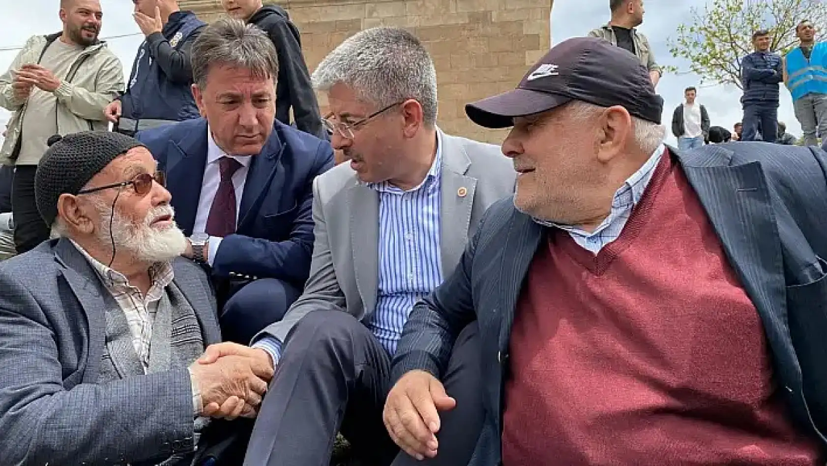 Kayseri kısa kısa - Trafik kazası, çiçekçi mesaisi, kabak çekirdeği, şehit annesi, Kayserispor...